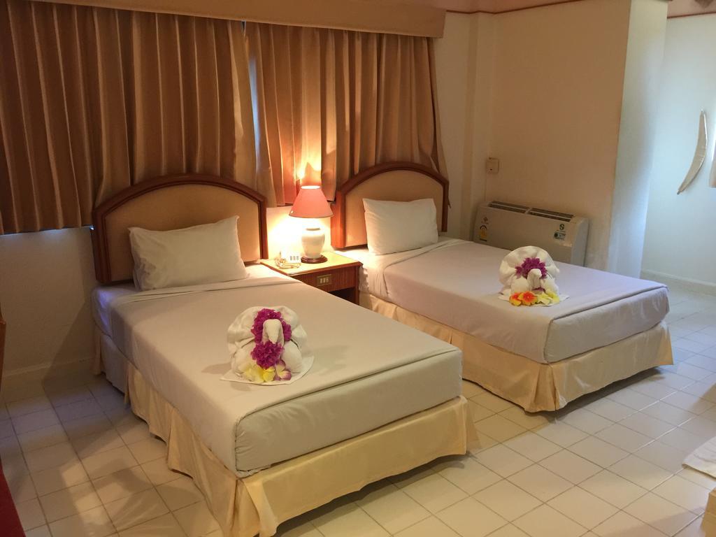 Smile Inn Patong Екстериор снимка
