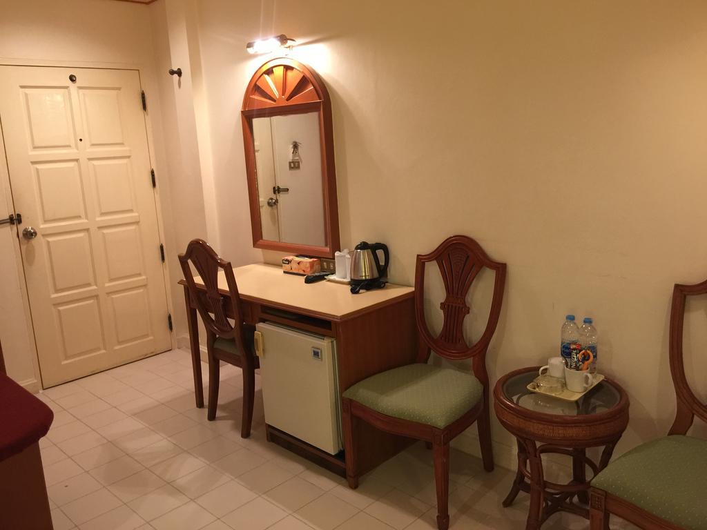 Smile Inn Patong Екстериор снимка